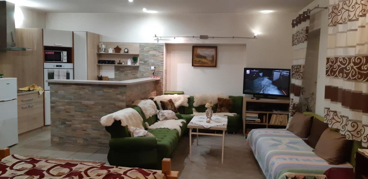 Apartman Yvet Sucany Ngoại thất bức ảnh